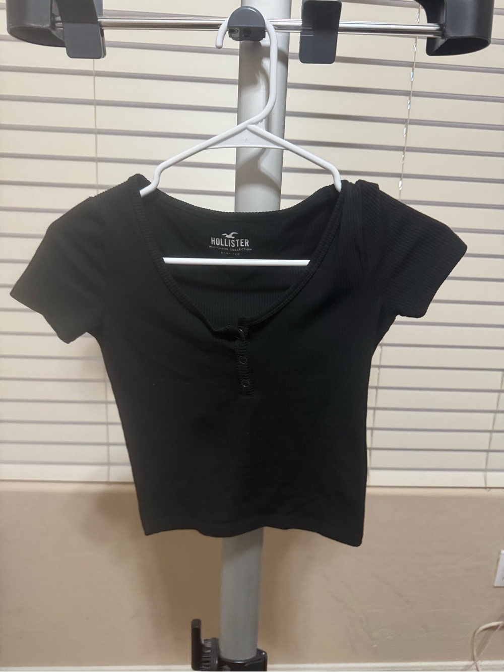 Hollister Must-Have Collection Ribbed Baby Tee Black XXS | Like New